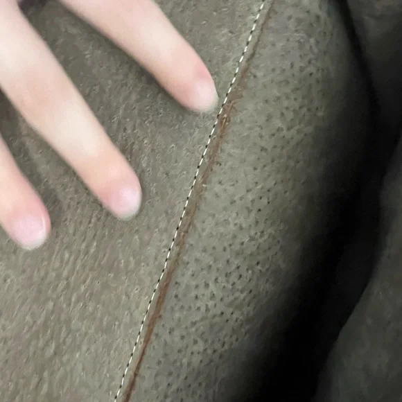 New Classic Brown Leather Men's messenger Bag - Picture 3 of 5